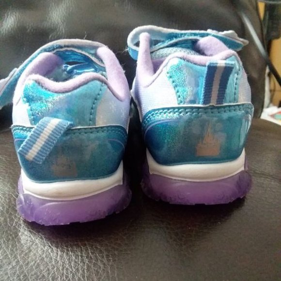 Disney Frozen 2 Light Up Shoes - Picture 6 of 6